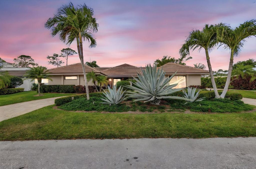 Photo of 4668 Wildewood Drive, Delray Beach, FL 33445 (MLS # R11089339)