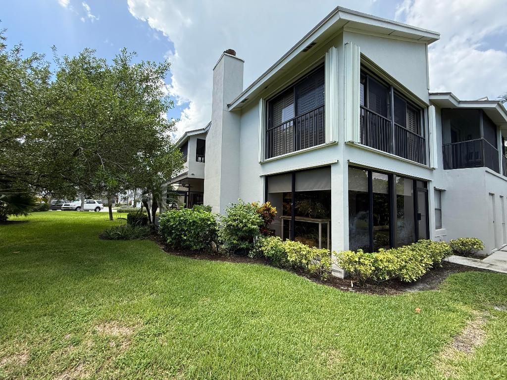 Photo of 401 Clubhouse Circle #401a, Jupiter, FL 33477 (MLS # R11152038)