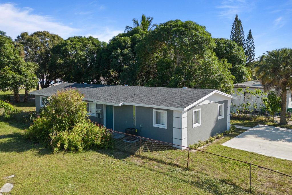 Photo of 508 N 23rd Street, Fort Pierce, FL 34950 (MLS # F10411989)