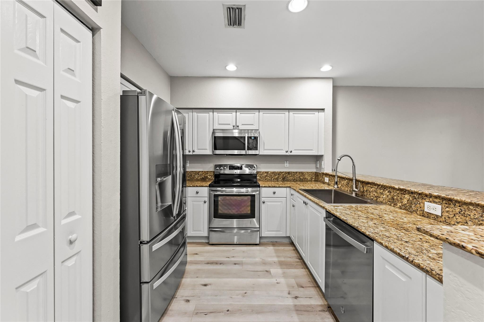 MURANO AT HAMPTON PARK 8 - Residential