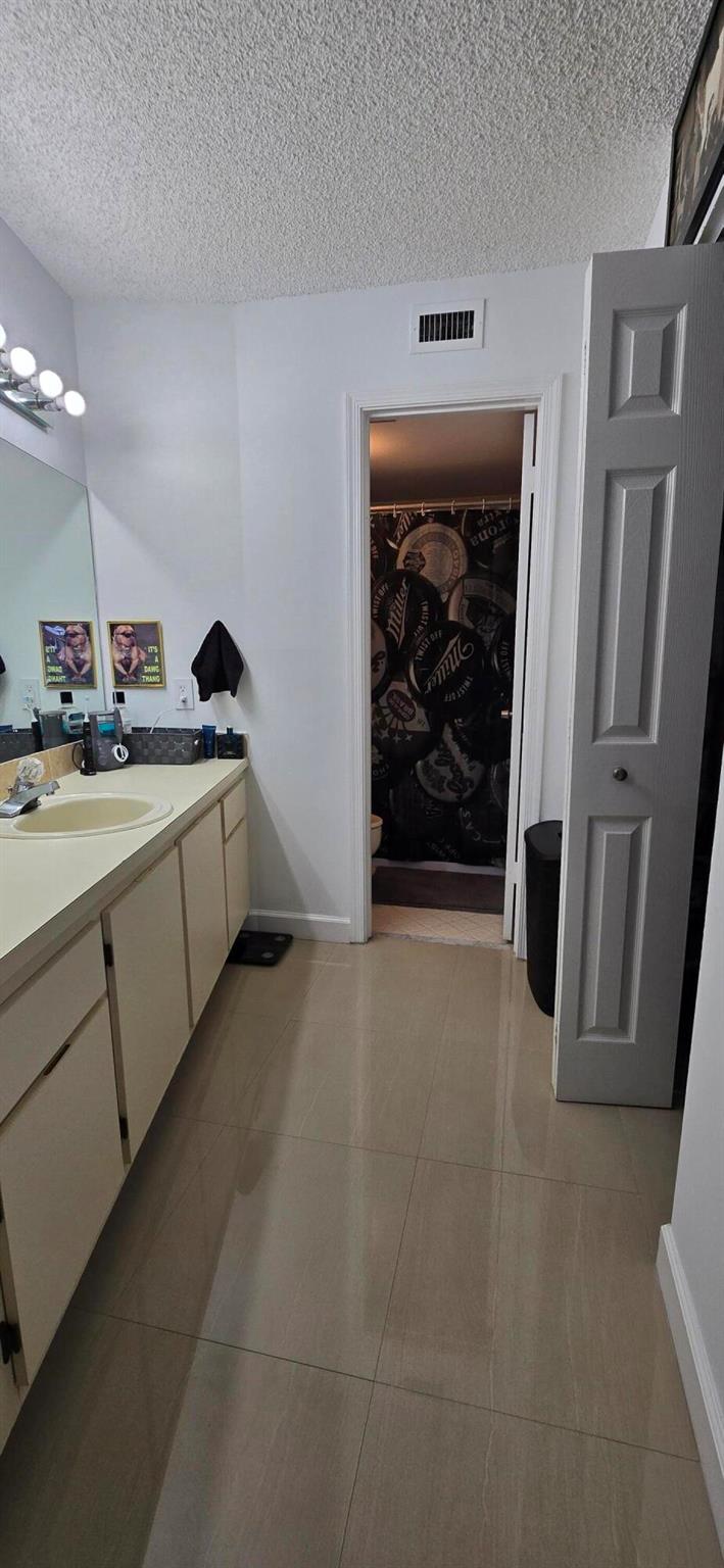 LAKE EMERALD CONDOMINIUM NO - Residential