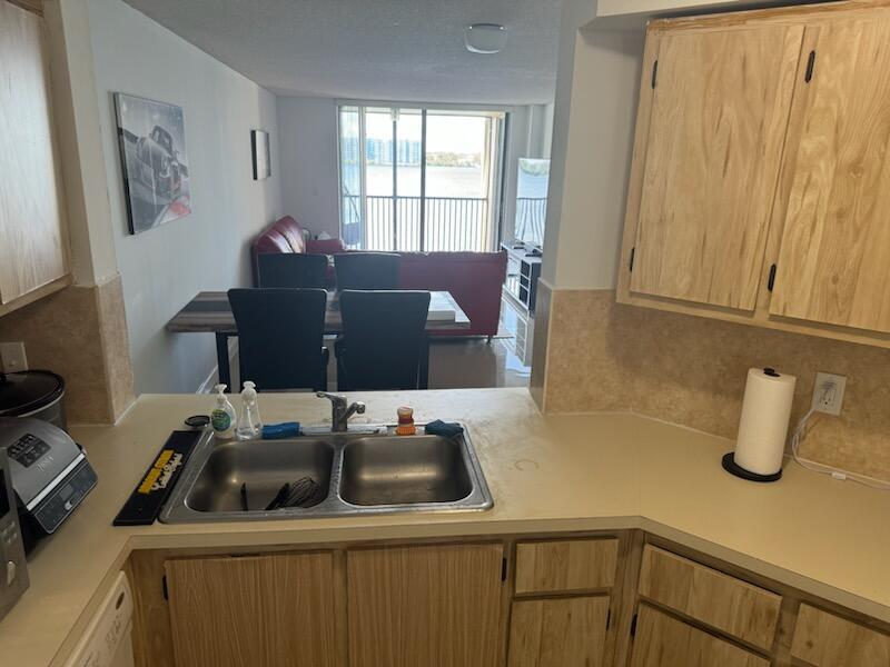 LAKE EMERALD CONDOMINIUM NO - Residential