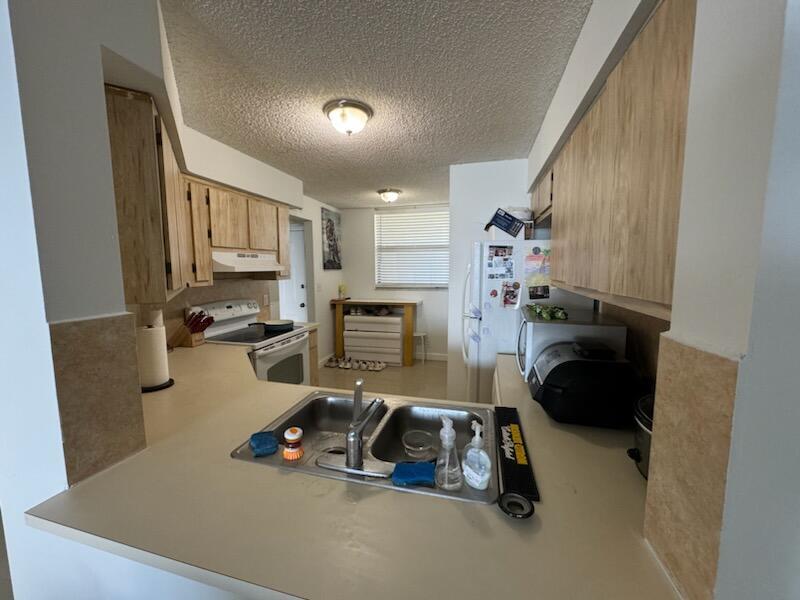 LAKE EMERALD CONDOMINIUM NO - Residential