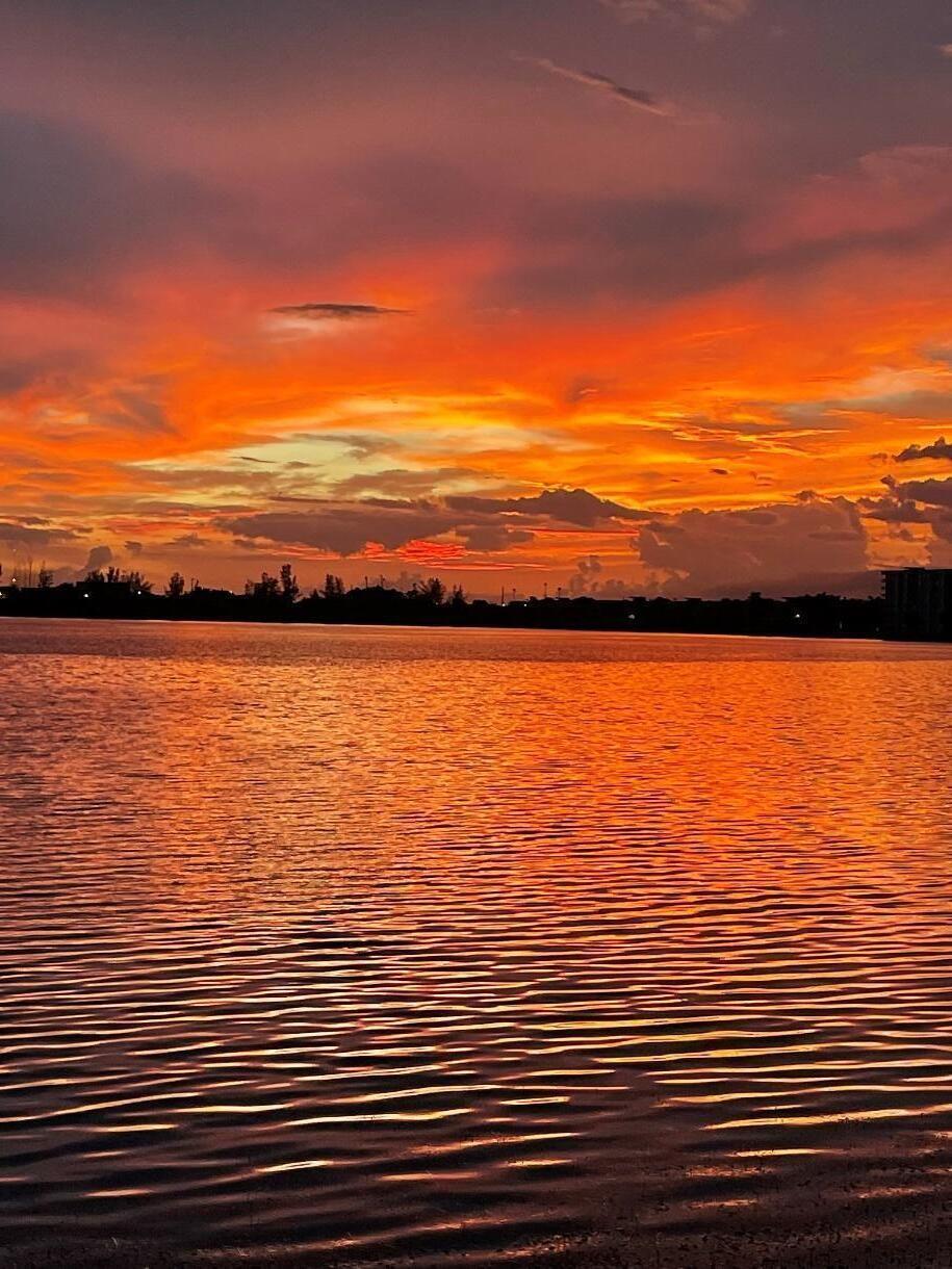 LAKE EMERALD CONDOMINIUM NO - Residential