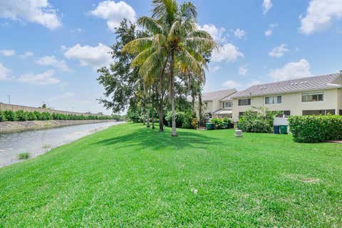 Tiny photo for 9905 NW 57th Manor, Coral Springs, FL 33076 (MLS # B26050971)