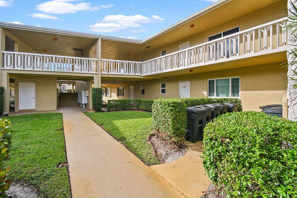 Photo of 419 Us Highway 1 #203, North Palm Beach, FL 33408 (MLS # R11033222)