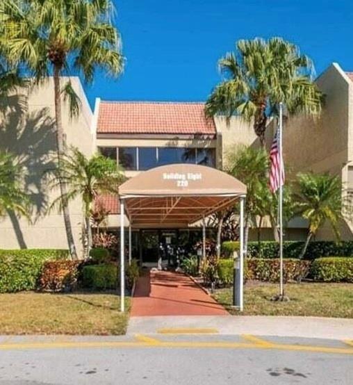 Photo of 220 Lakeview Drive #103, Weston, FL 33326 (MLS # B26079633)