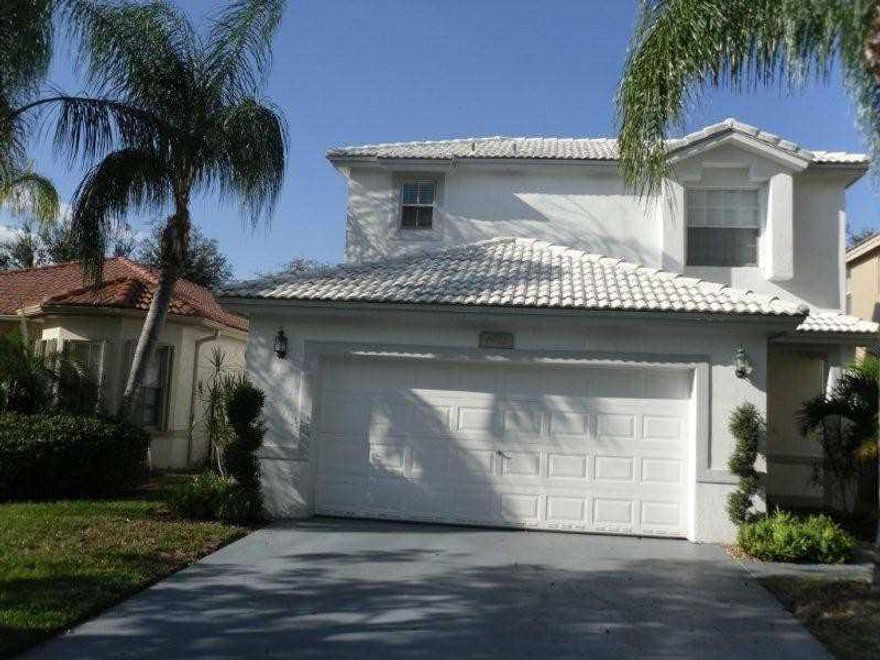 Rarely available Regency Lakes home for rent! Spacious 3/2.5 in gated community with exercise room, clubhouse, pool, tennis & more! This home features upgraded kitchen with stainless steel appliances, master bedroom downstairs, office/work area, ceramic &  wood floors, screened patio & fenced backyard! Small dog only is negotiable. Close to schools, dining, shopping & highways!