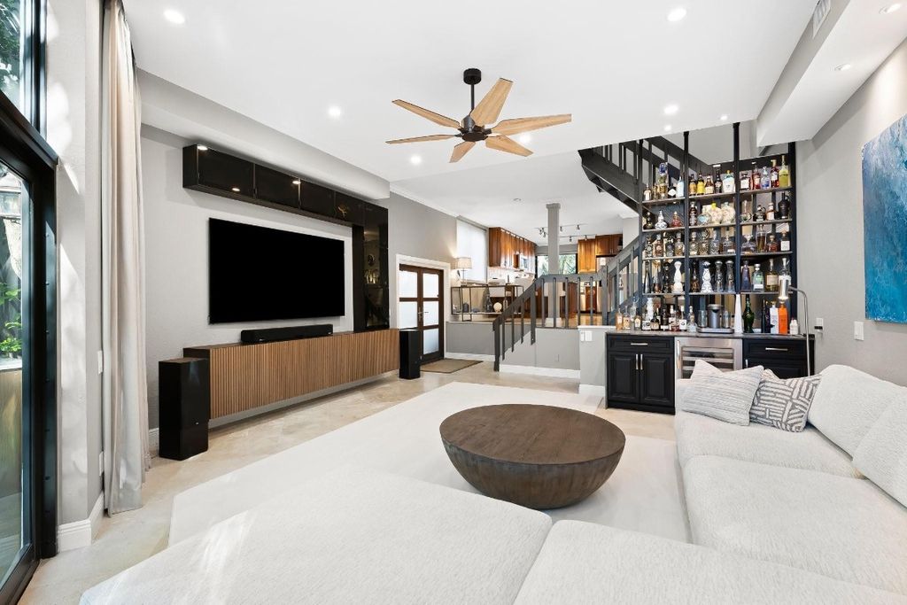 Photo of 3014 NE 49th Street #5, Fort Lauderdale, FL 33308 (MLS # F10528608)