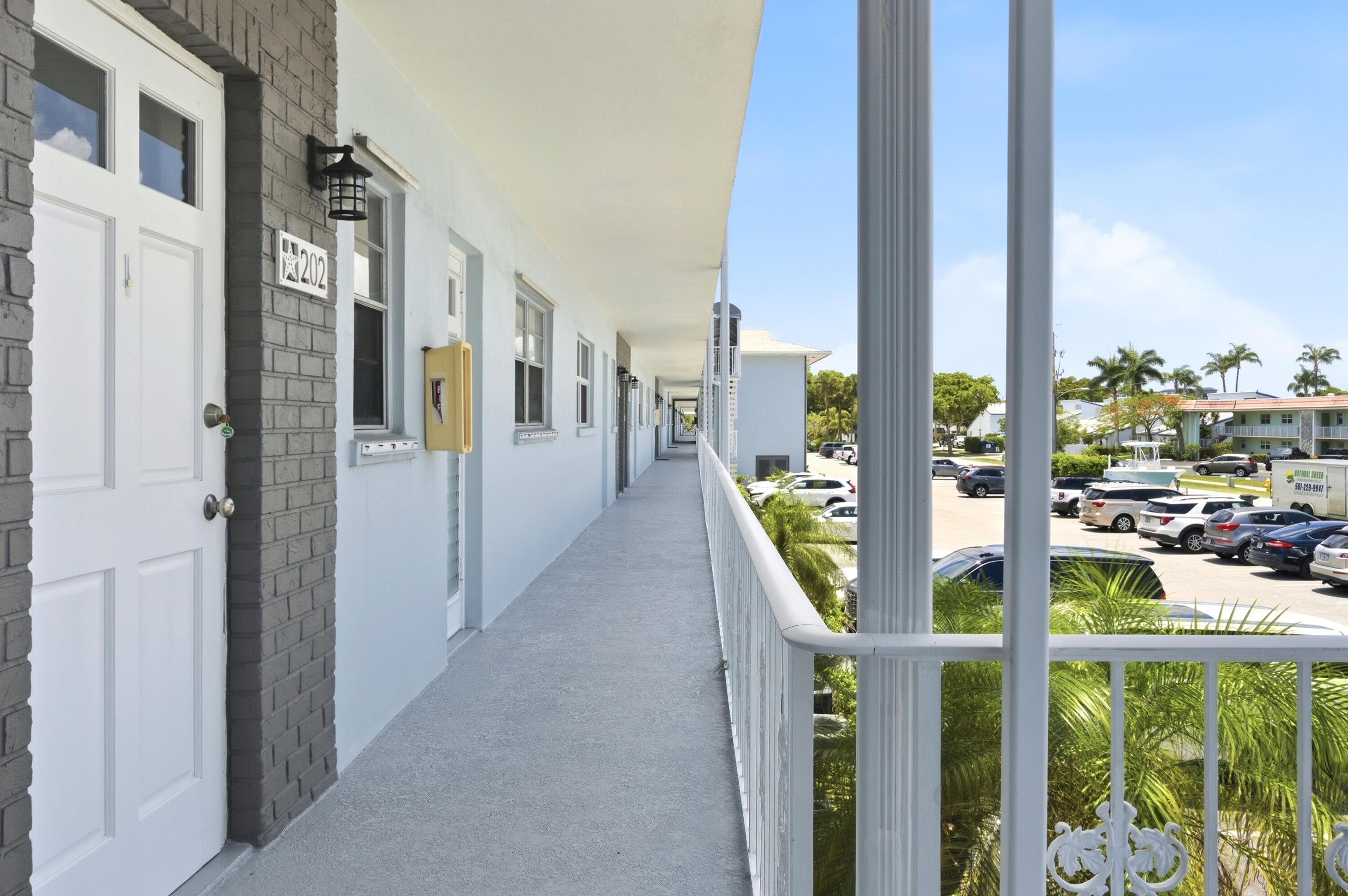 120 Lehane Terrace 202, North Palm Beach, FL, 33408/$280,000 1 120 Lehane Terrace 202