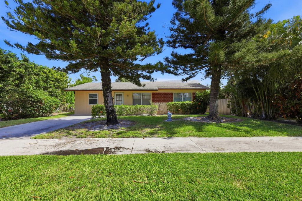 Photo of 115 SE 11th Avenue, Boynton Beach, FL 33435 (MLS # B26030040)