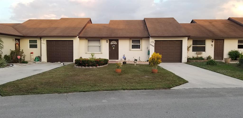 Nice 2/2 villa with garage attached. Spacious living and dining room. Tile through the social area and laminate in the bed rooms. This villa has been very well mantain with several upgrades includes new appliances, hurricane garage door, new electical box and water heater. villa has accordion hurricane shutters. Close to Publix, Home Depot shopping center, restaurants and close to I 95 and Turpike