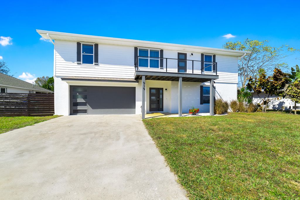 Photo of 919 Landsdowne Drive, Sebastian, FL 32958 (MLS # R11161131)