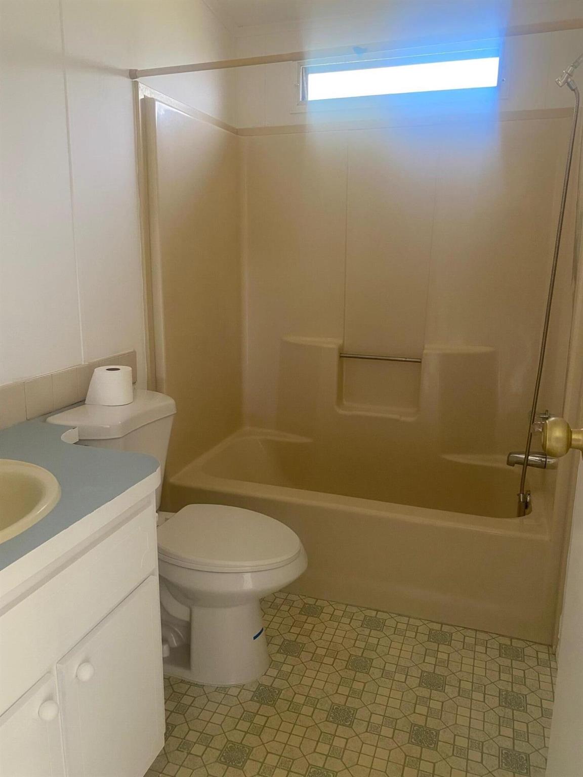 PINE GROVE VILLAGE UNREC - Residential Lease