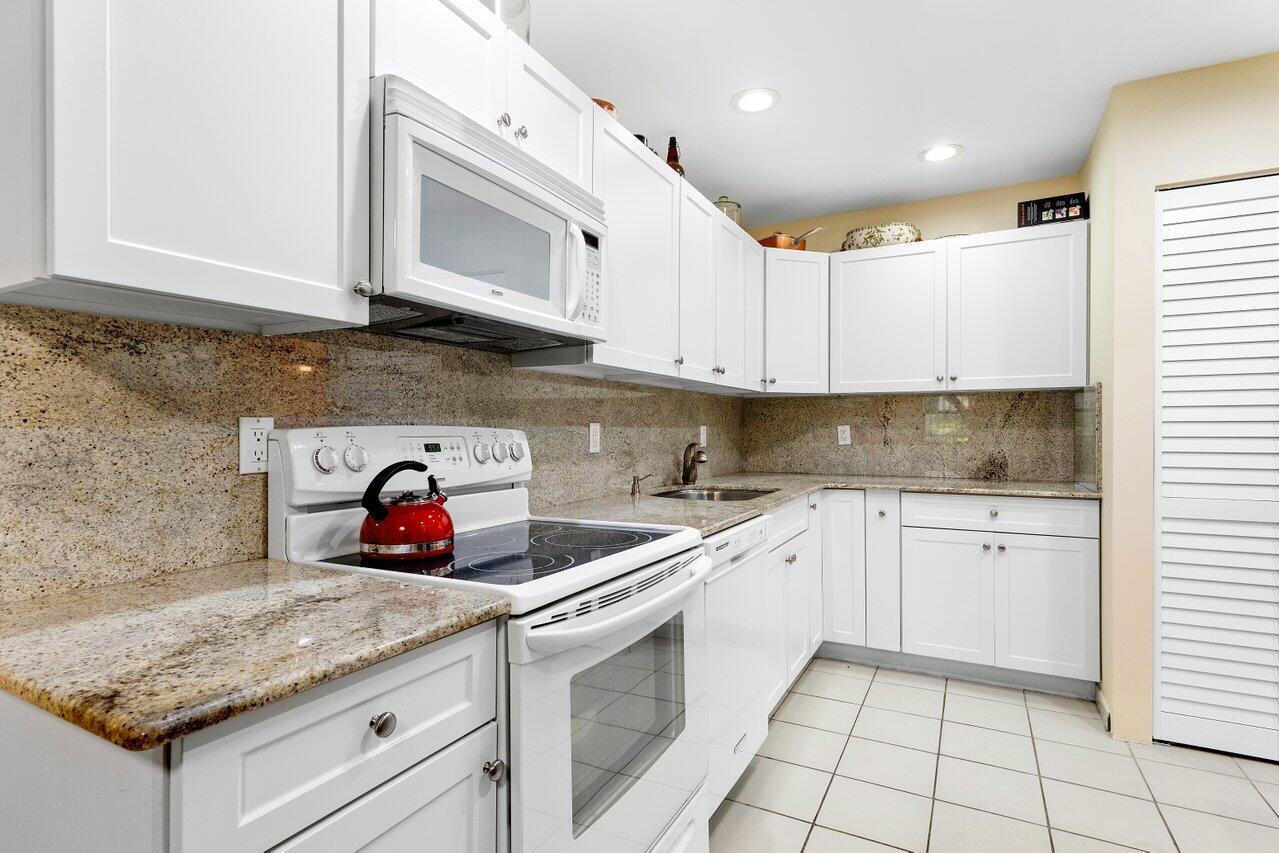 SOUTHPORT AT HUNTERS RUN - Residential