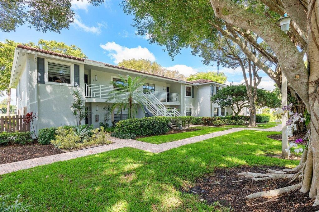Photo of 7 Southport Lane #E, Boynton Beach, FL 33436 (MLS # B26016045)