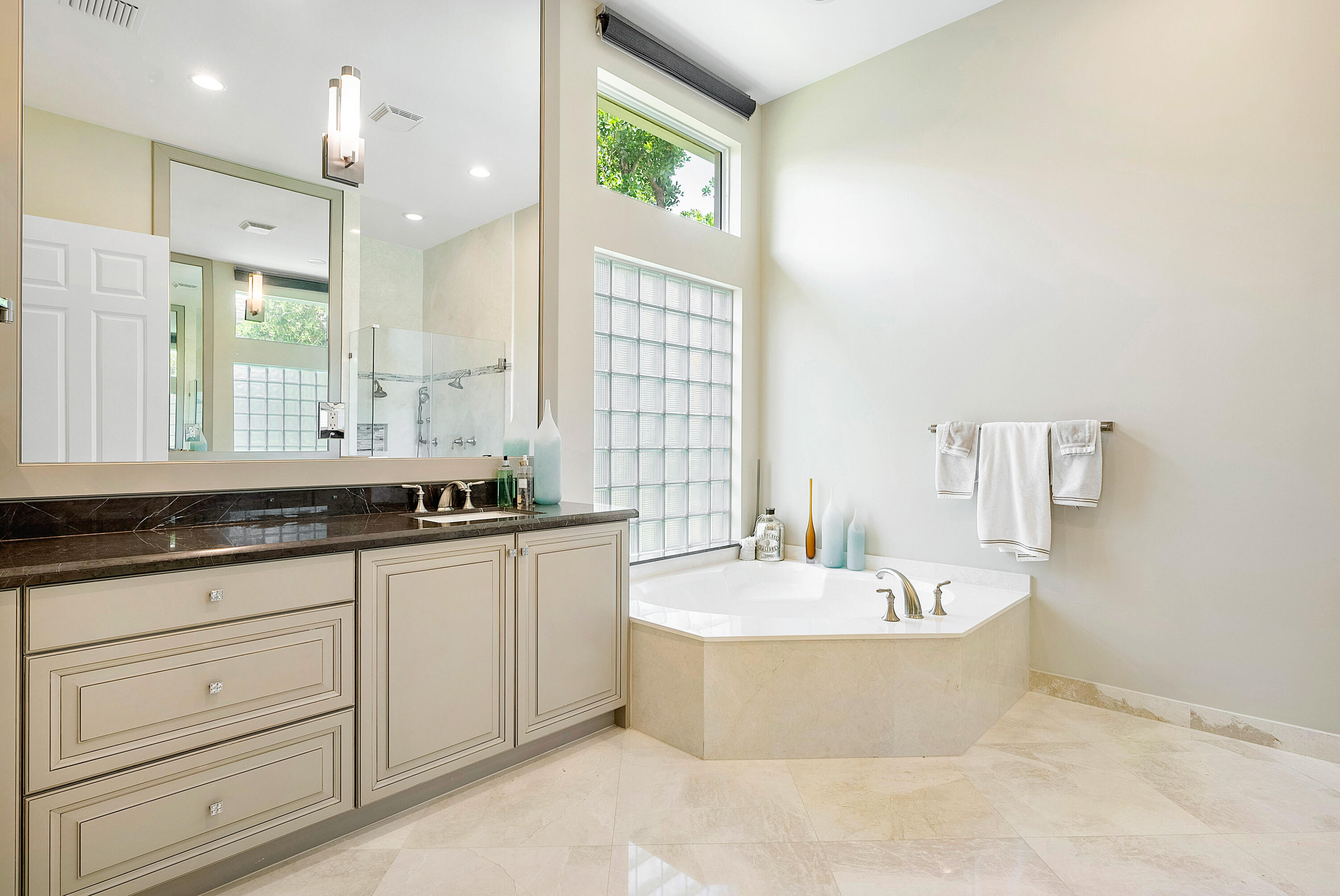 Valencia Cove - Residential