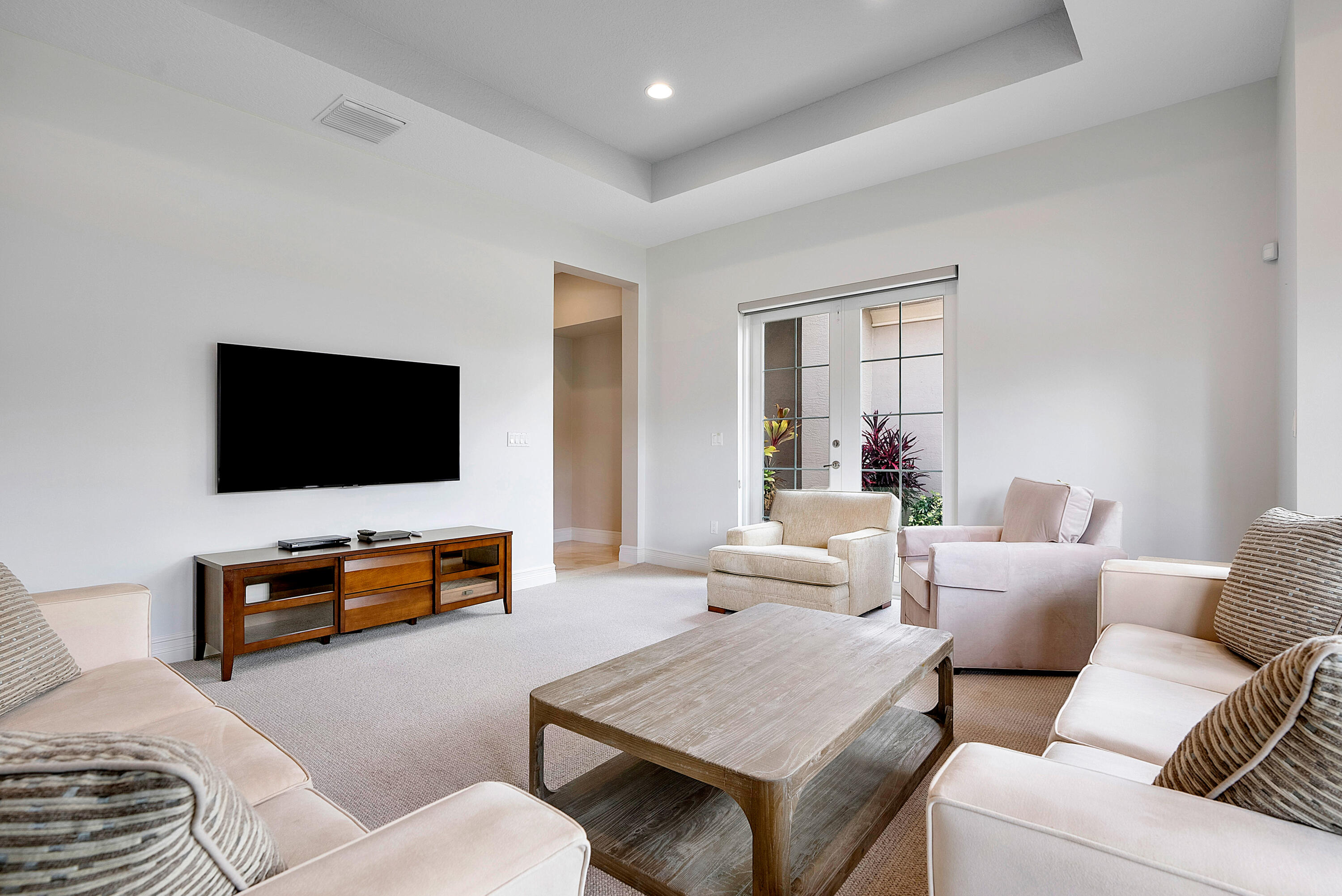 Valencia Cove - Residential