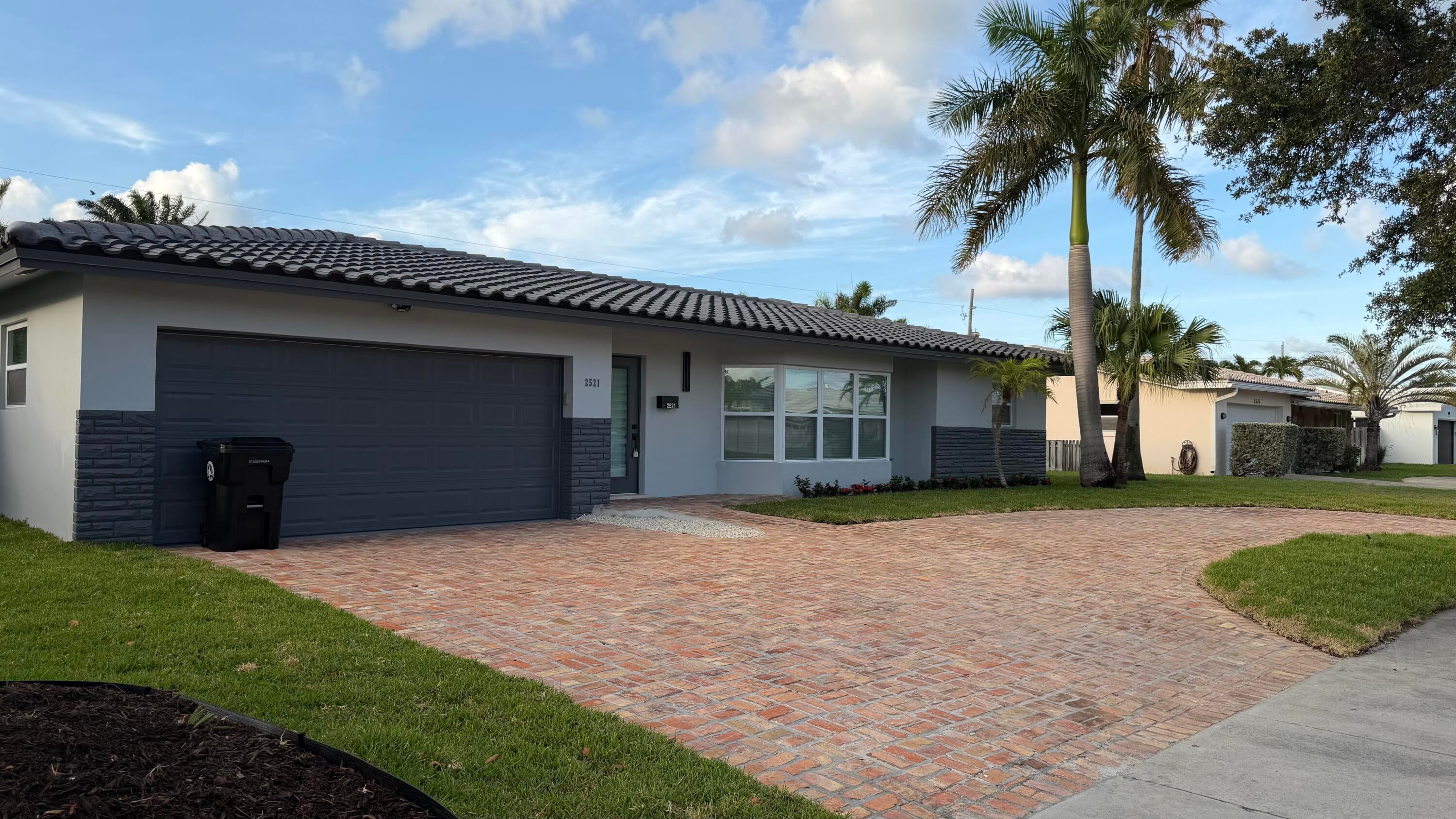 2521 NE 45th Street
