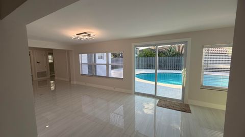 Tiny photo for 2521 NE 45th Street, Lighthouse Point, FL 33064 (MLS # B26037657)