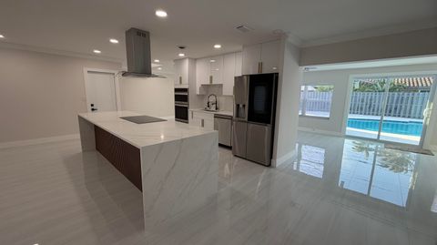 Tiny photo for 2521 NE 45th Street, Lighthouse Point, FL 33064 (MLS # B26037657)