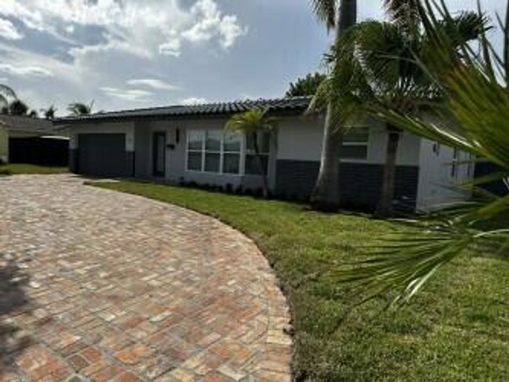 Photo of 2521 NE 45th Street, Lighthouse Point, FL 33064 (MLS # B26037657)