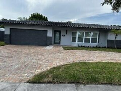 Property photo of 2521 Ne 45th Street, Lighthouse Point, FL 33064