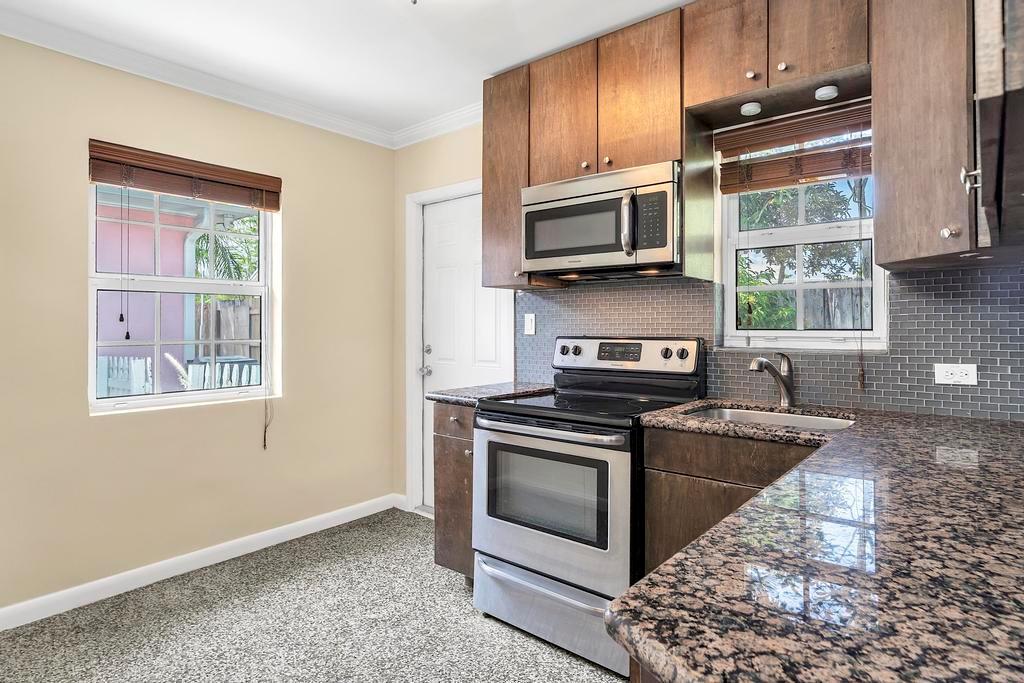 LAKE WORTH TOWN OF - Residential Lease