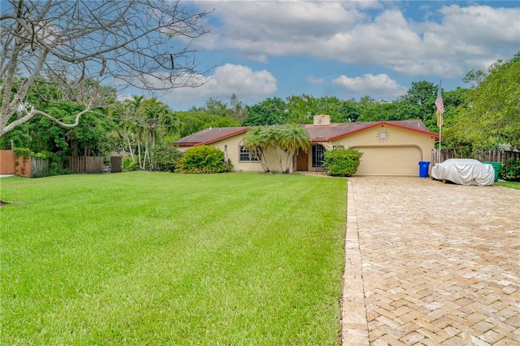 Photo of 18611 SW 61st Ct, Southwest Ranches, FL 33332 (MLS # F10377509)