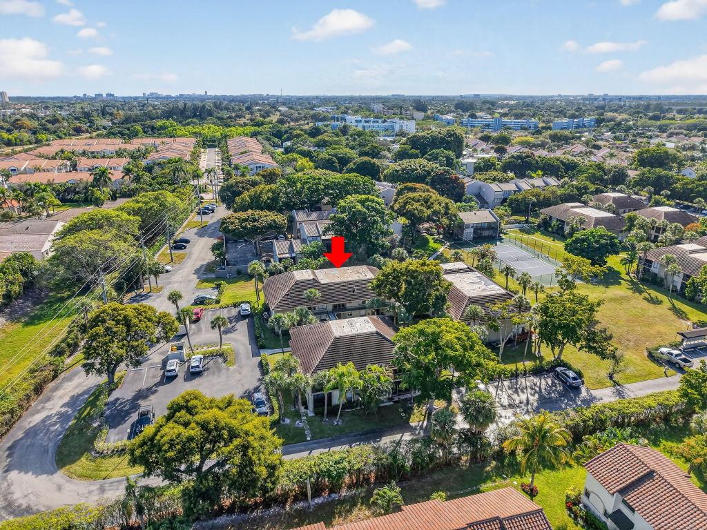 BANYAN COURTS CONDO - Residential