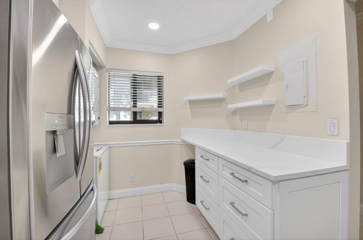 BANYAN COURTS CONDO - Residential