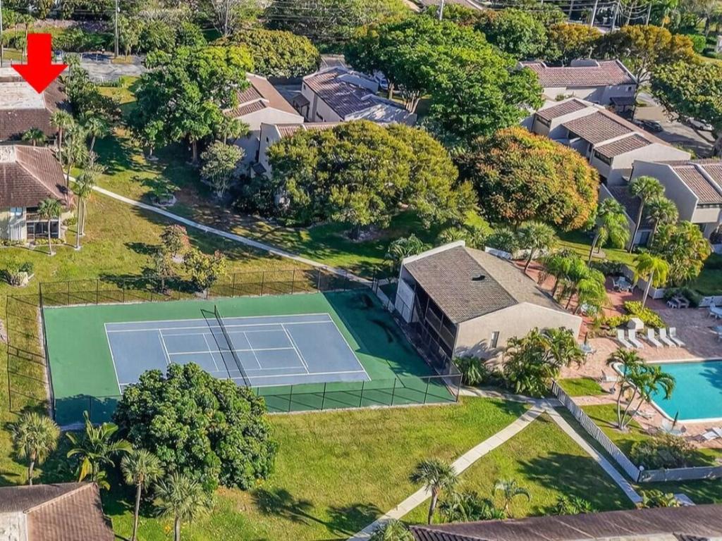 BANYAN COURTS CONDO - Residential