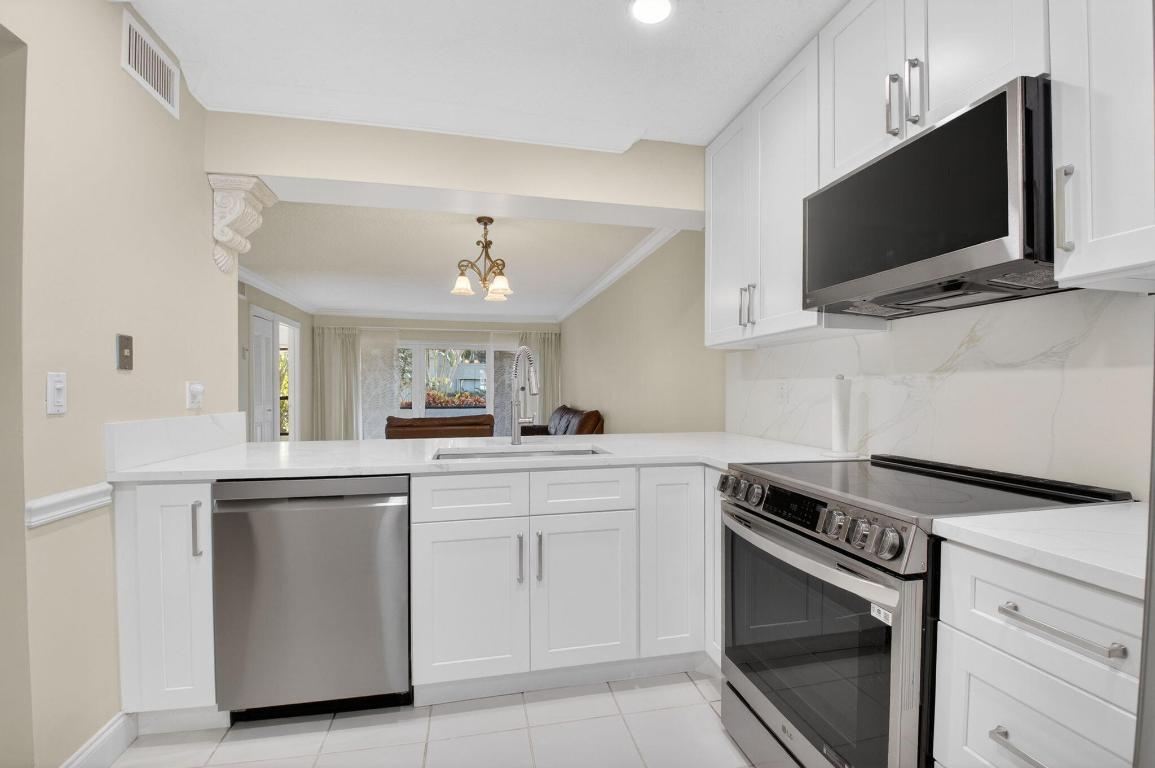 BANYAN COURTS CONDO - Residential