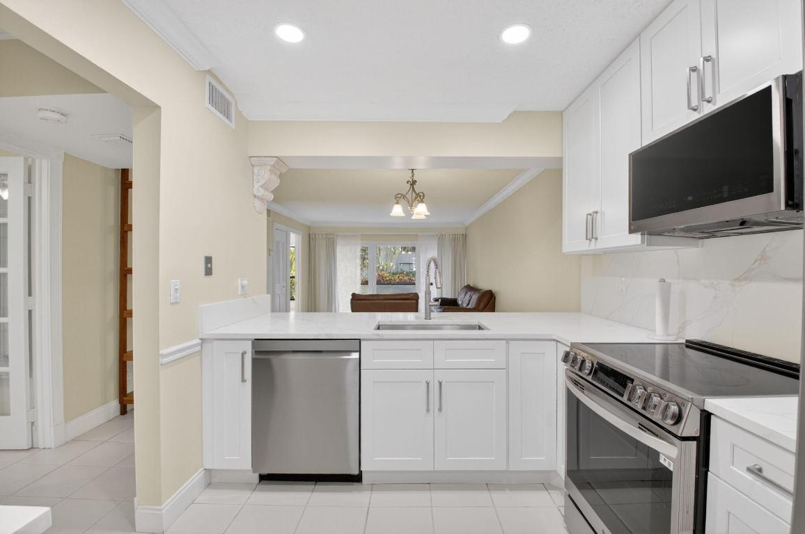 BANYAN COURTS CONDO - Residential