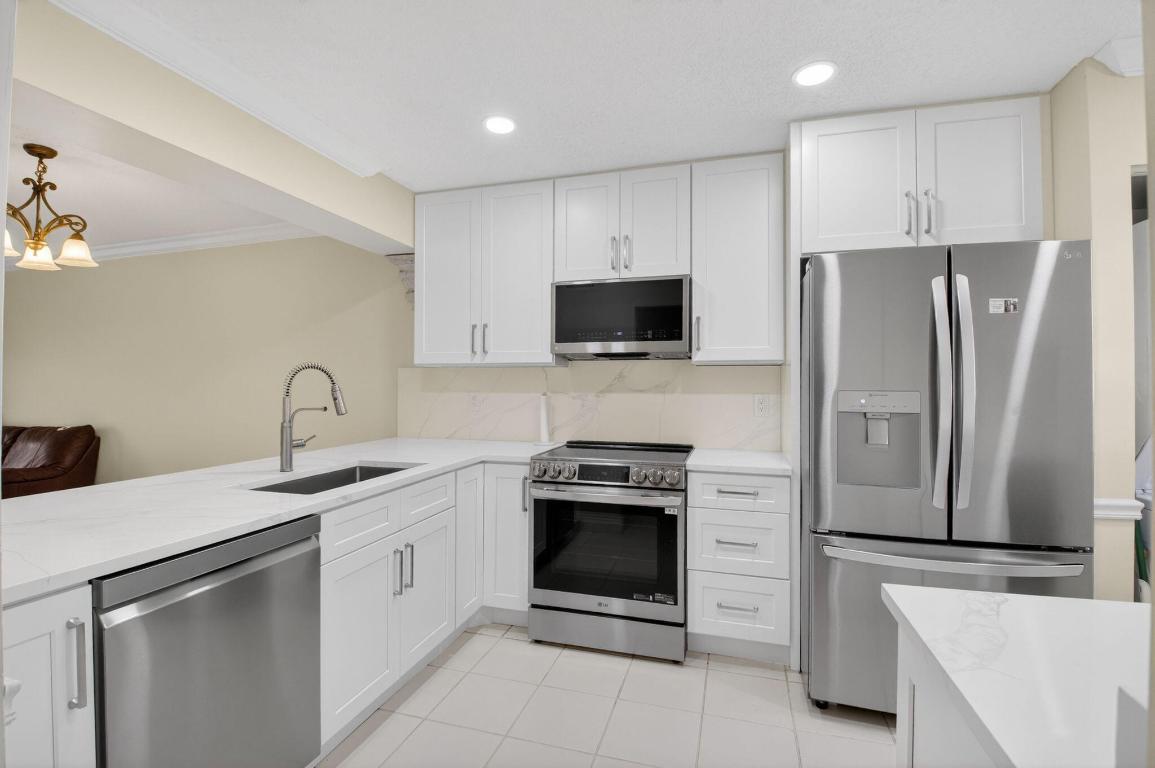 BANYAN COURTS CONDO - Residential