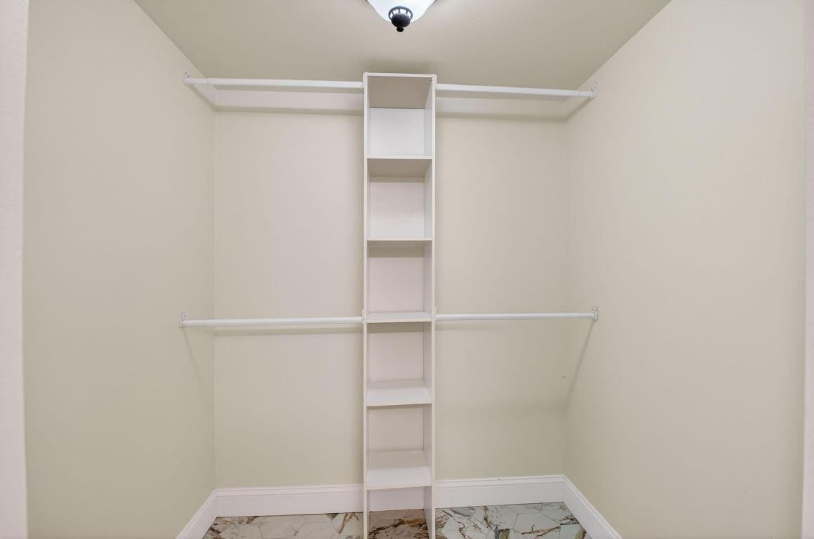 BANYAN COURTS CONDO - Residential