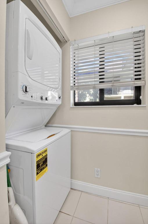 BANYAN COURTS CONDO - Residential