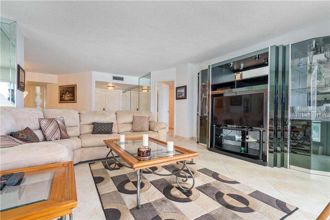 SOUTHPOINT - Residential