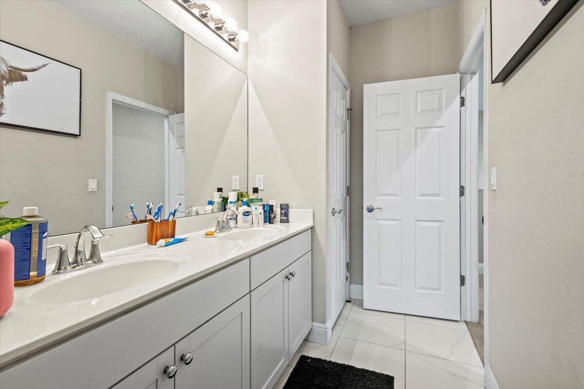 VIZCAYA FALLS PLAT 2 - Residential Lease