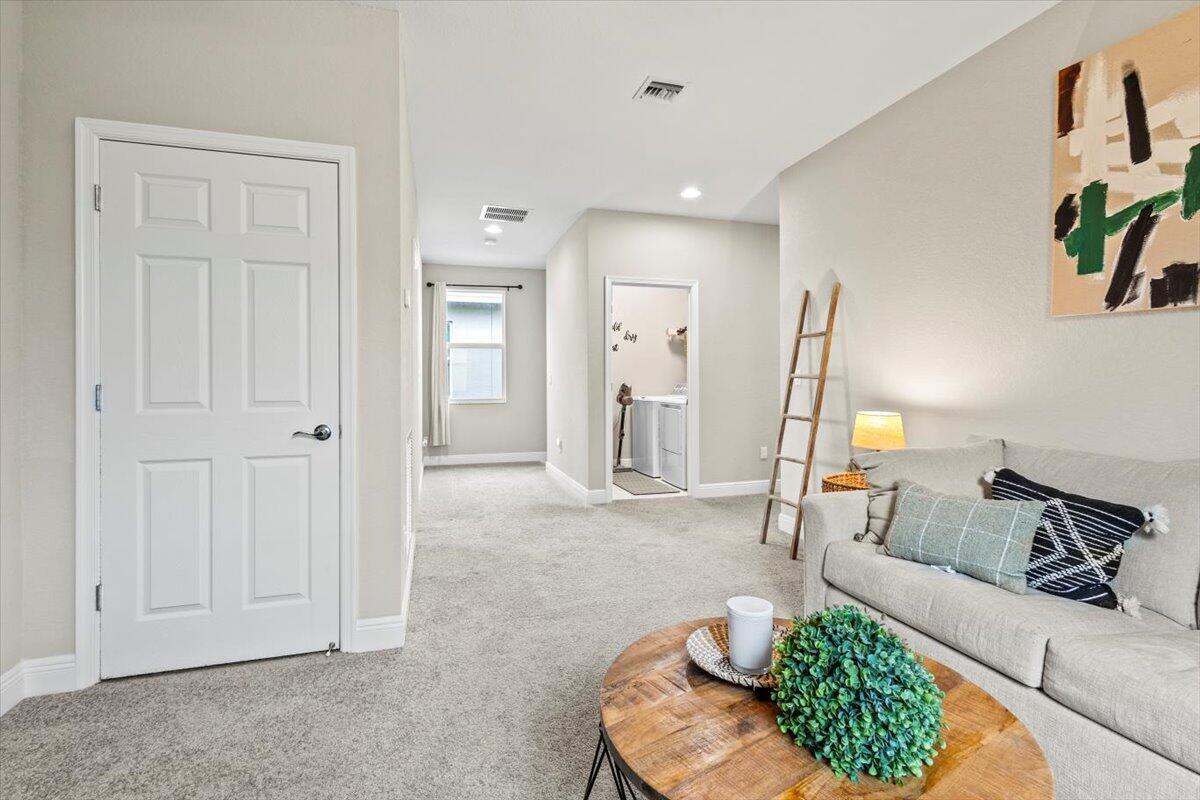 VIZCAYA FALLS PLAT 2 - Residential Lease