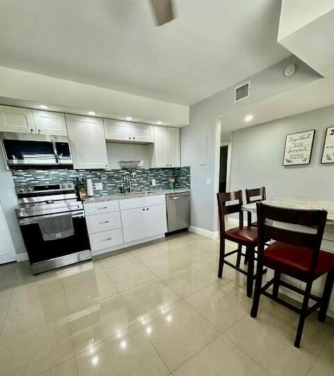 1750 Hammock Boulevard 402