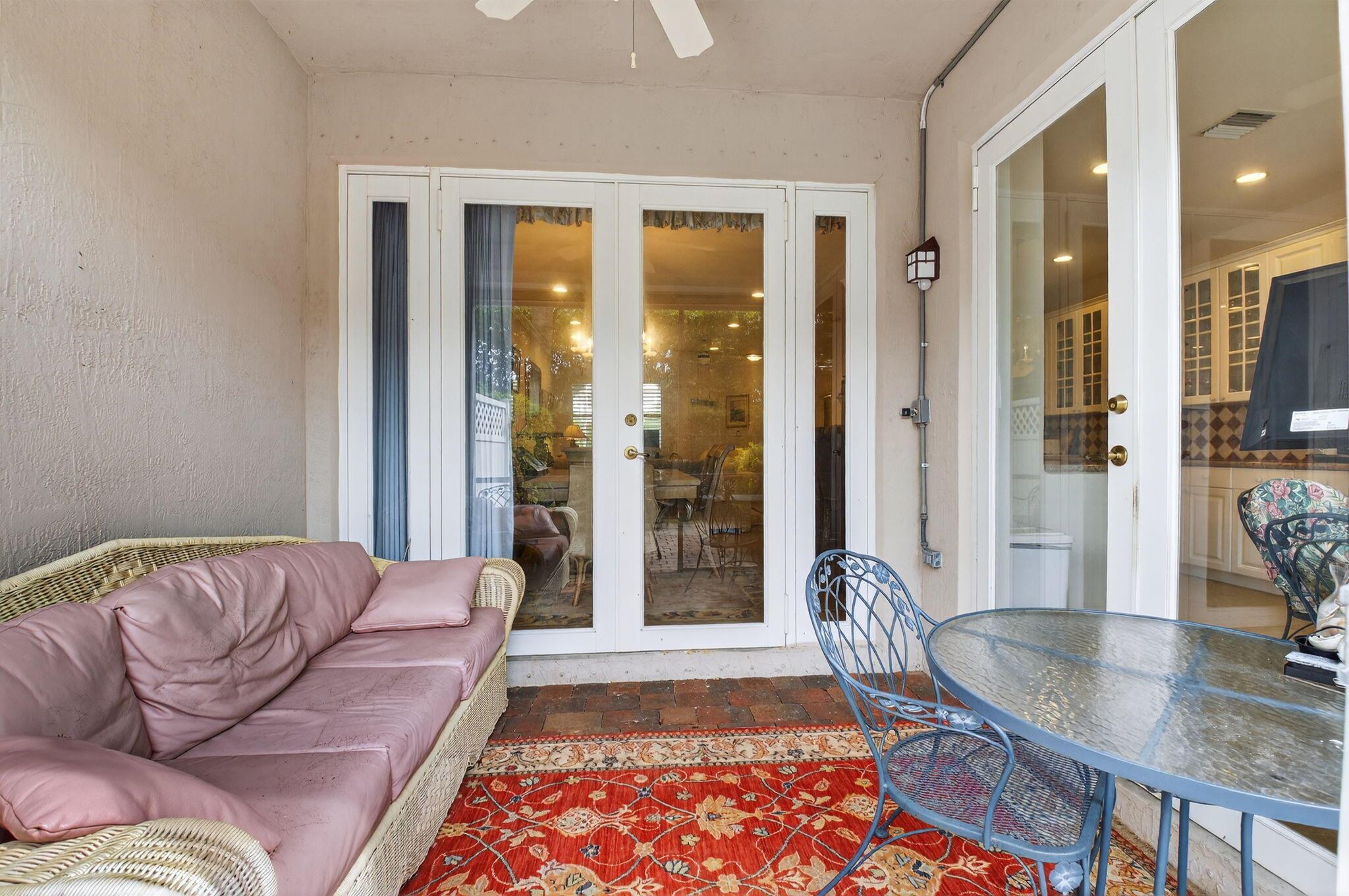 Las Brisas - Residential