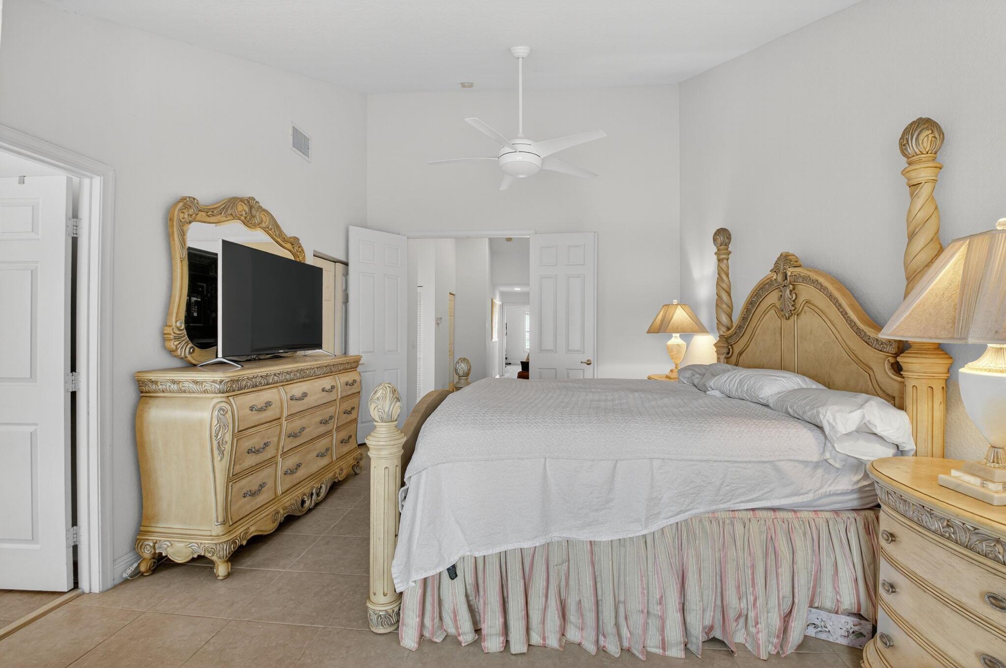 Las Brisas - Residential