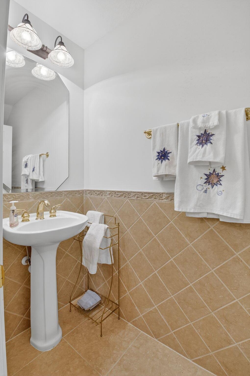 Las Brisas - Residential