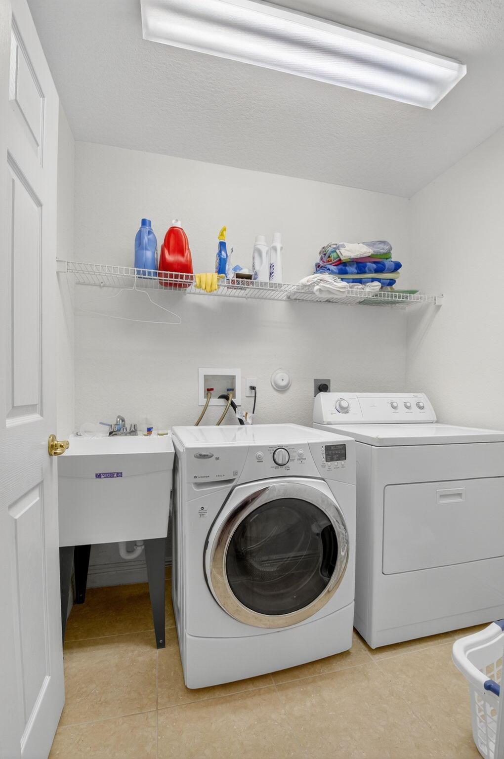 Las Brisas - Residential