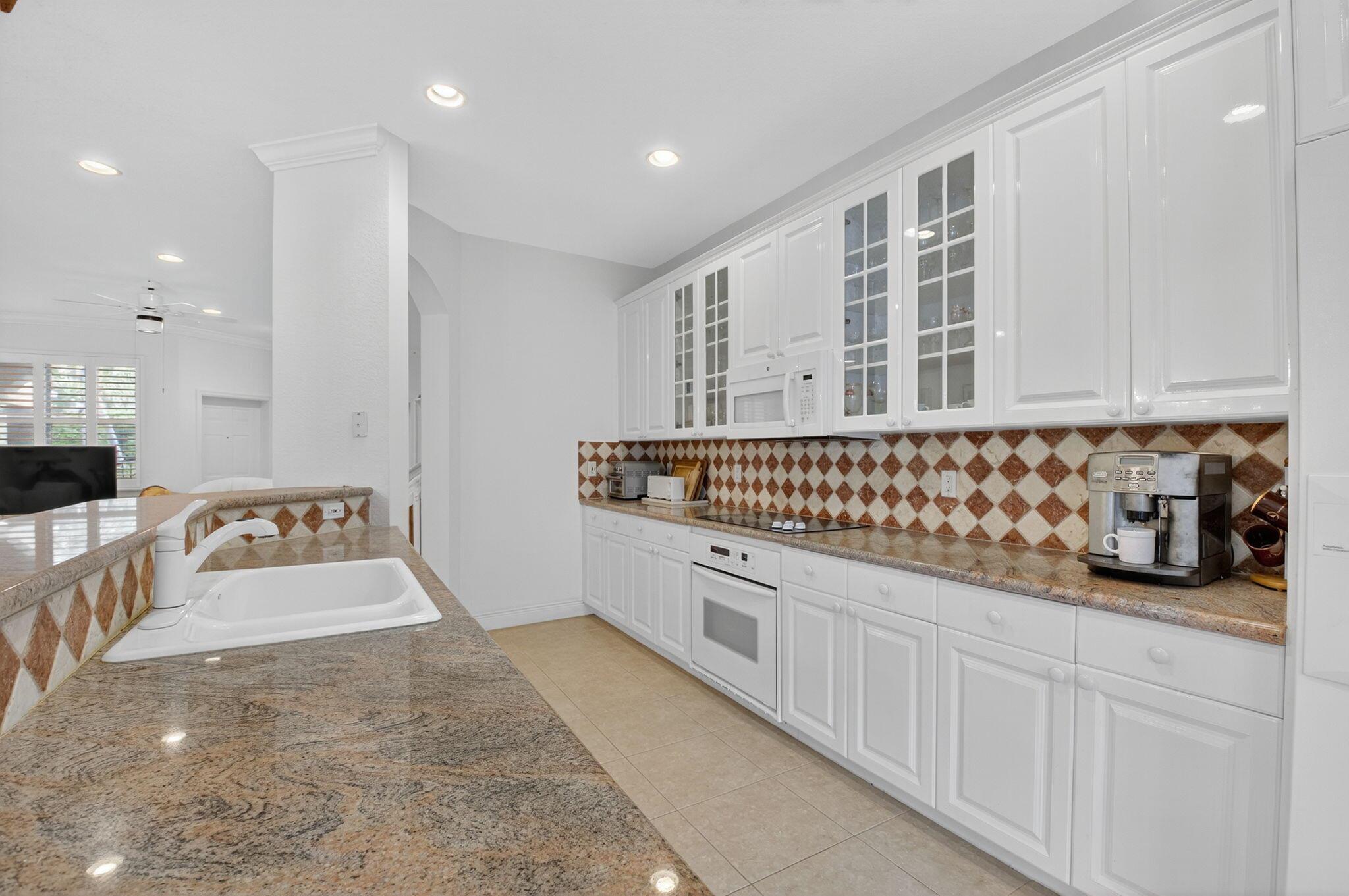 Las Brisas - Residential