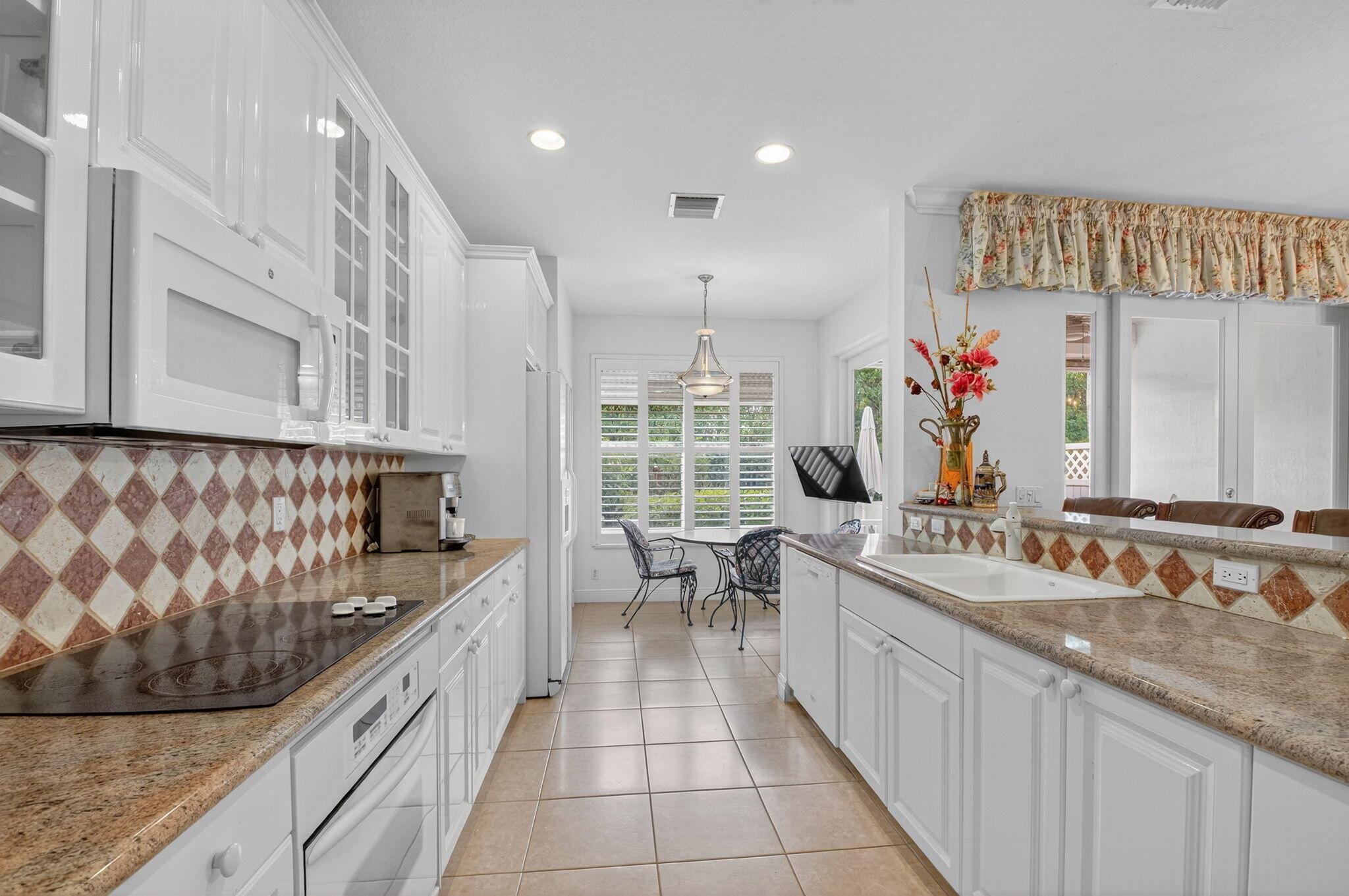 Las Brisas - Residential