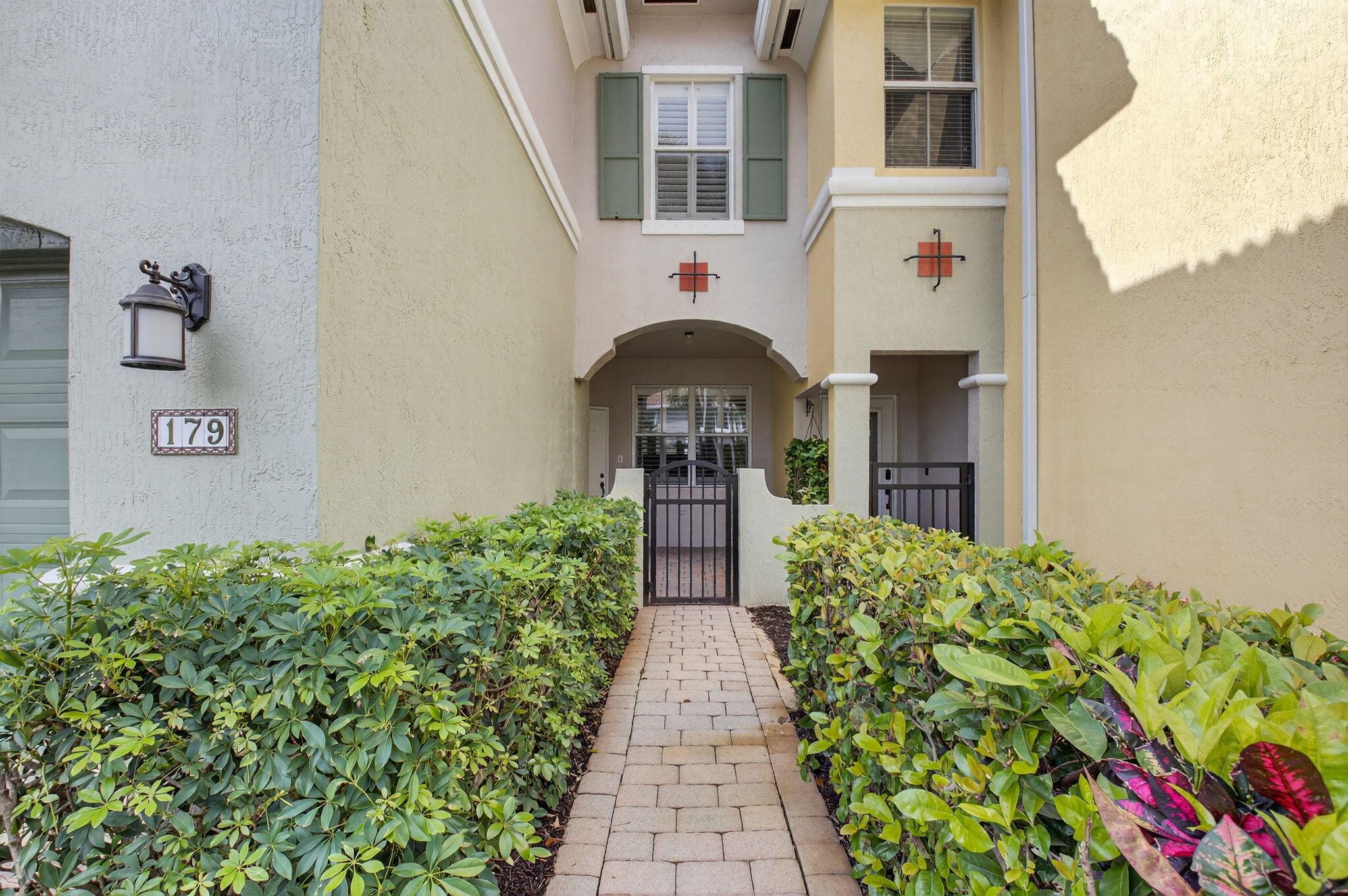 Las Brisas - Residential