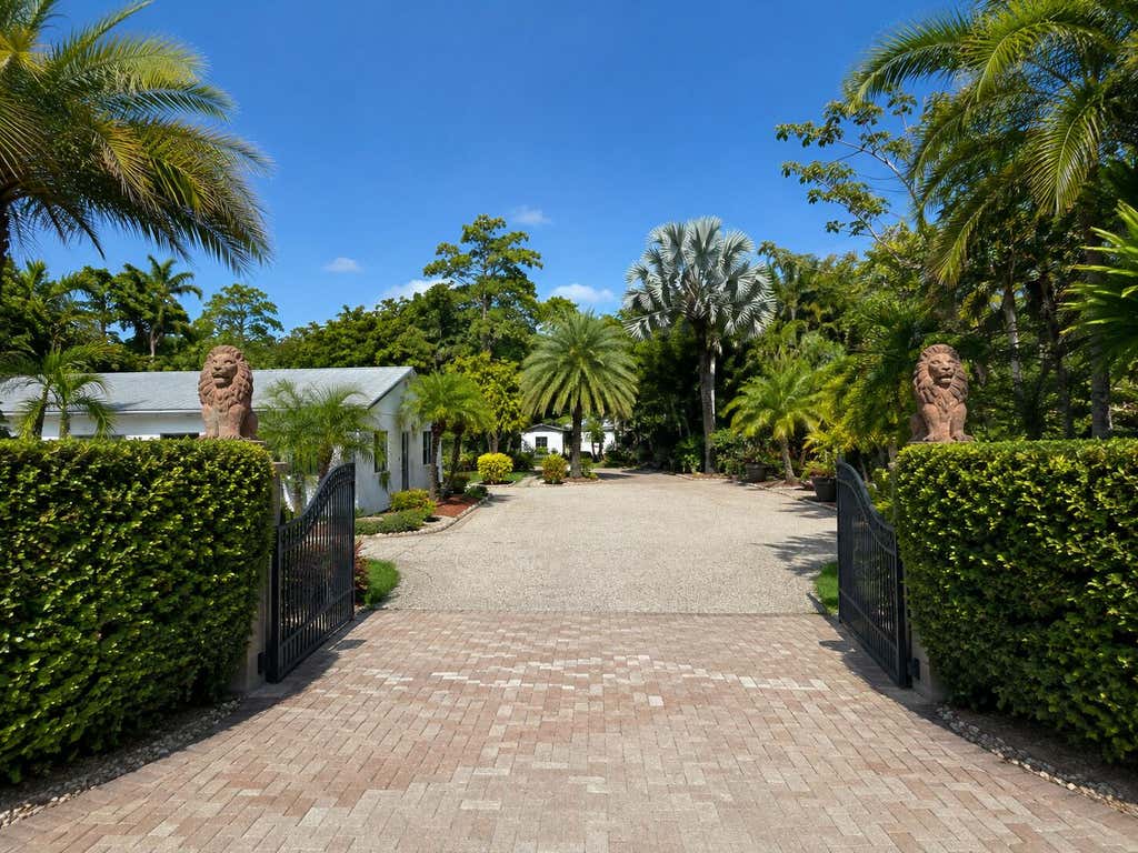 Photo of 2659 W G Road W, Loxahatchee Groves, FL 33470 (MLS # B26065661)