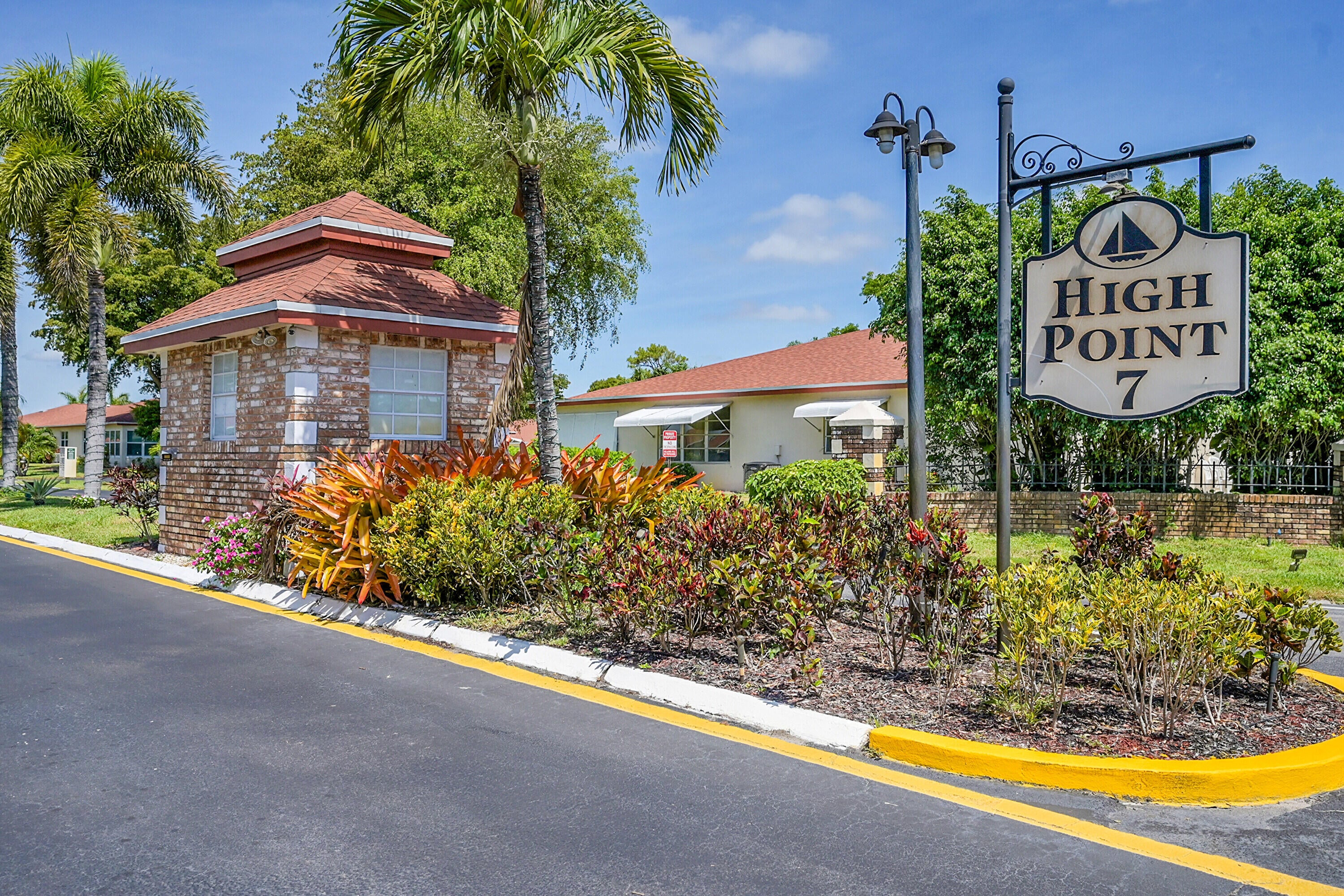 4585 NW 3rd Street